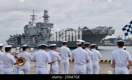 Yokosuka, Japan. August 2024. Die italienische Marine STOVL (Short Take Off and Vertical Landing) der Flugzeugträger Cavour (CVH550) trifft am Donnerstag, den 22. August 2024, in Yokosuka in der Präfektur Kanagawa in Japan ein. Foto: Keizo Mori/UPI Credit: UPI/Alamy Live News Stockfoto