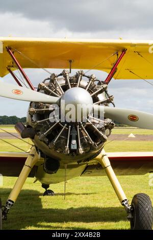 Vintage Boeing Stearman Doppeldecker auf statischer Ausstellung im RAF Syerston Air Cadet Space Camp, Family Day Air Show. Nottinghamshire, England Stockfoto