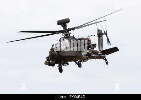 AgustaWestland Apache AH64E Attack Helikopter, ZM724, aus Wattisham, zeigt im RAF Syerston Air Cadet Space Camp, Family Day Air Show. N Stockfoto