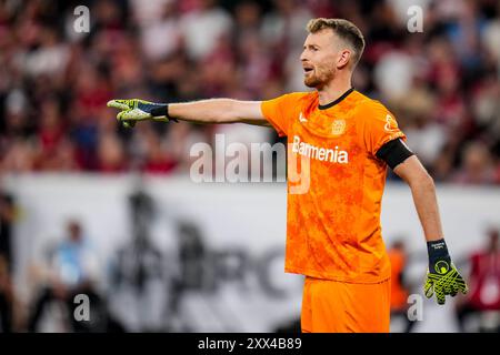 LEVERKUSEN, DEUTSCHLAND - 17. AUGUST: Bayer 04 Leverkusen Torhüter Lukas Hradecky gibt beim DFL Supercup 2024 Spiel zwischen Bayer 04 Leverkusen Gesten Stockfoto