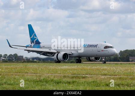 Ein Flugzeug der Fluggesellschaft Air Transat, Airbus A321-271NX, Kennung C-GOIF ist auf dem Flughafen Amsterdam Schiphol gelandet Flughafen Amsterdam Schiphol am 21.08.2024 in Amsterdam/Niederlande. *** Ein Air Transat-Flugzeug, Airbus A321 271NX, Eintragungszeichen C GOIF, ist am 21. 08 2024 in Amsterdam, Niederlande, am Flughafen Amsterdam Schiphol gelandet Stockfoto