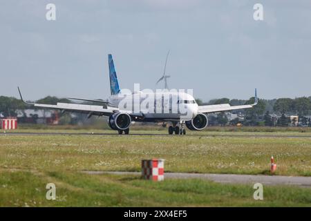 Ein Flugzeug der Fluggesellschaft JetBlue Airways, Airbus A321-271NX, Kennung N4073J ist auf dem Flughafen Amsterdam Schiphol gelandet Flughafen Amsterdam Schiphol am 21.08.2024 in Amsterdam/Niederlande. *** Ein JetBlue Airways-Flugzeug, Airbus A321 271NX, Zulassungsnummer N4073J, ist am 21. 08 2024 in Amsterdam, Niederlande, am Flughafen Amsterdam Schiphol gelandet Stockfoto