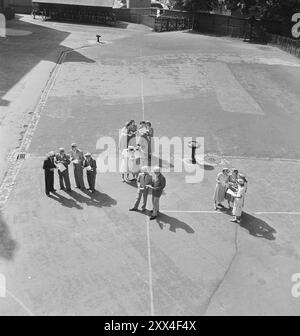 Aktuell 14-1949: Jugend auf der Startlinie Schule ist beendet und die Sommerferien warten mit Arbeit und Urlaub für die Schüler der Oberstufe Foss. - Die Prüfungsaussagen werden draußen auf dem Schulhof untersucht und kommentiert. Foto; aktuell / NTB ***FOTO NICHT VERARBEITET*** dieser Bildtext wird automatisch übersetzt Stockfoto