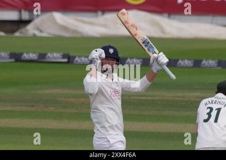 Chester le Street, England, 22. August 2024. Ben McKinney feierte sein erstes Jahrhundert für Durham Cricket während des County Championship-Spiels gegen Nottinghamshire im Seat Unique Riverside. Quelle: Colin Edwards/Alamy Live News Stockfoto