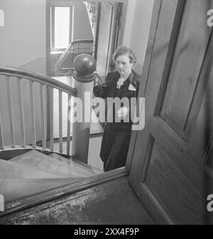 Aktuell 11-1949: Jubiläumsbesuch im LabyrinthPeople's House in Oslo. - Ein kompliziertes System von Treppen und Korridoren wurde zwischen den Bauernhöfen gebaut. Foto; Sverre A. Børretzen / aktuell / NTB ***FOTO NICHT VERARBEITET*** dieser Bildtext wird automatisch übersetzt Stockfoto