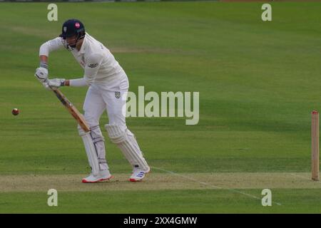 Chester le Street, England, 22. August 2024. Ben McKinney schlägt für Durham Cricket gegen Nottinghamshire in einem Spiel der County Championship Division 1 im Seat Unique Riverside. Quelle: Colin Edwards/Alamy Live News Stockfoto