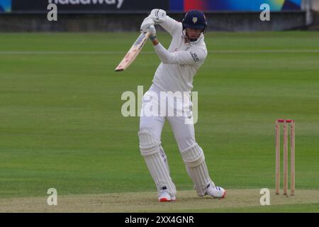 Chester le Street, England, 22. August 2024. Ben McKinney schlägt für Durham Cricket gegen Nottinghamshire in einem Spiel der County Championship Division 1 im Seat Unique Riverside. Quelle: Colin Edwards/Alamy Live News Stockfoto