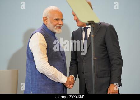 Warschau, Polen. August 2024. Der indische Premierminister Narendra Modi trifft sich am 22. August 2024 mit seinem Amtskollegen Donald Tusk in Warschau, Polen. Modi ist auf einem zweitägigen Besuch in Polen, danach wird er Kiew, Ukraine, besuchen. (Foto: Jaap Arriens/SIPA USA) Credit: SIPA USA/Alamy Live News Stockfoto