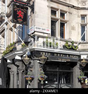 The Red Lion Pub and Restaurant in Westminster, traditioneller britischer Pub in London, England Stockfoto