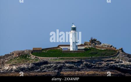 Bild des Godrevy Lighthouse von den Klippen in der Nähe von Gwithian Beach an der Nordküste von Cornwall, Großbritannien Stockfoto