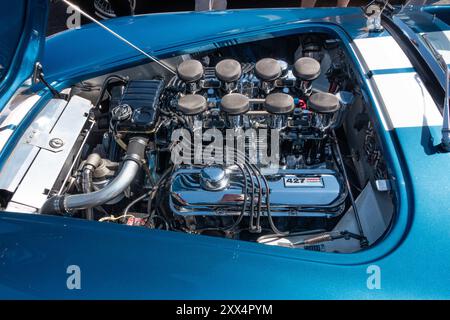 Nahaufnahme des Motorraums Hotchkiss 686 bei der Oldtimer-Rallye in Mont Valerien, Suresnes, Paris, Frankreich. Stockfoto