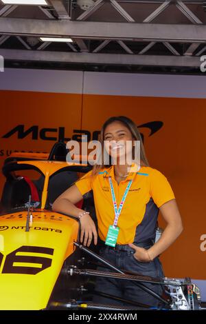 Zandvoort, Monte Carlo, Niederlande. August 2024. BIANCA BUSTAMANTE von der F1 Academy McLaren beim Grand Prix F1 Academy Rennen 2024 in den Niederlanden (Foto: © Alexis Kahn/ZUMA Press Wire) NUR ZUR REDAKTIONELLEN VERWENDUNG! Nicht für kommerzielle ZWECKE! Stockfoto