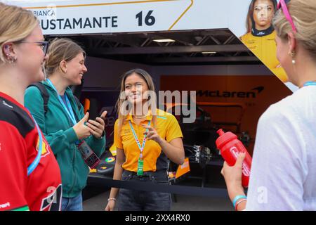 Zandvoort, Monte Carlo, Niederlande. August 2024. BIANCA BUSTAMANTE von der F1 Academy McLaren beim Grand Prix F1 Academy Rennen 2024 in den Niederlanden (Foto: © Alexis Kahn/ZUMA Press Wire) NUR ZUR REDAKTIONELLEN VERWENDUNG! Nicht für kommerzielle ZWECKE! Stockfoto