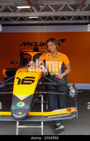 Zandvoort, Monte Carlo, Niederlande. August 2024. BIANCA BUSTAMANTE von der F1 Academy McLaren beim Grand Prix F1 Academy Rennen 2024 in den Niederlanden (Foto: © Alexis Kahn/ZUMA Press Wire) NUR ZUR REDAKTIONELLEN VERWENDUNG! Nicht für kommerzielle ZWECKE! Stockfoto