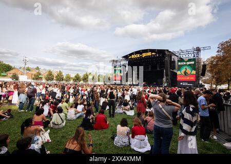 Paris, Frankreich. August 2024. Allgemeiner Blick auf die Hauptbühne des Rock en seine Festivals. Am ersten Tag der 21. Ausgabe des Rock en seine Musikfestivals begrüßte die amerikanische Sängerin Lana del Rey im Domaine National Saint-Cloud in Paris. Quelle: SOPA Images Limited/Alamy Live News Stockfoto