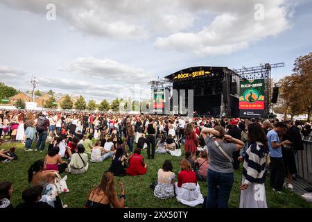 Paris, Frankreich. August 2024. Allgemeiner Blick auf die Hauptbühne des Rock en seine Festivals. Am ersten Tag der 21. Ausgabe des Rock en seine Musikfestivals begrüßte die amerikanische Sängerin Lana del Rey im Domaine National Saint-Cloud in Paris. (Foto: Telmo Pinto/SOPA Images/SIPA USA) Credit: SIPA USA/Alamy Live News Stockfoto