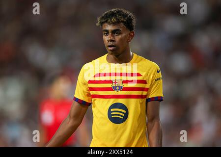 Valencia, Valencia, Spanien. August 2024. 17. August 2024, Valencia, Spanien; Valencia CF gegen FC Barcelona; Lamine Yamal vom FC Barcelona Gesten. (Kreditbild: © Jan Kolodziej/ZUMA Press Wire) NUR REDAKTIONELLE VERWENDUNG! Nicht für kommerzielle ZWECKE! Stockfoto