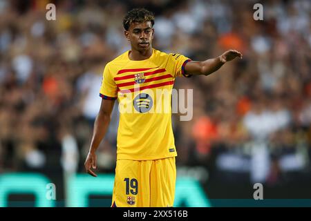 Valencia, Valencia, Spanien. August 2024. 17. August 2024, Valencia, Spanien; Valencia CF gegen FC Barcelona; Lamine Yamal vom FC Barcelona Gesten. (Kreditbild: © Jan Kolodziej/ZUMA Press Wire) NUR REDAKTIONELLE VERWENDUNG! Nicht für kommerzielle ZWECKE! Stockfoto