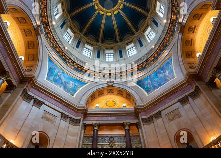 St. Paul, Minnesota - USA - 14. August 2024: Innenraum des Minnesota State Capitol Building in St. Paul, Minnesota, USA. Stockfoto