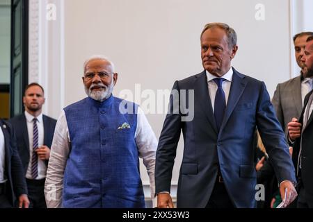 Warschau, Polen. August 2024. Der polnische Premierminister Donald Tusk und der indische Premierminister Narendra Modi kommen während bilateraler Gespräche im polnischen Kanzleramt in der Ujazdowska-Straße in Warschau, der Hauptstadt Polens, zu einer Pressekonferenz zusammen. Die Staats- und Regierungschefs erörtern das Thema Sicherheit und Wirtschaft. Quelle: SOPA Images Limited/Alamy Live News Stockfoto