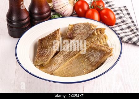 Gebackene Stachelrochen mit Öl und Gewürzen Stockfoto