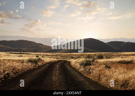 Blick auf die Bloody Basin Road in der Nähe des Agua Fria National Monument und Black Canyon City, Arizona, USA Stockfoto