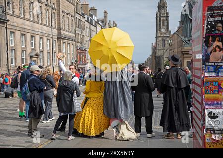 Dinburgh Festival Fringe, Schottland, Großbritannien. August 2024. Letzter Donnerstag für die Edfringe Street Artists, weniger Leute in der Nähe, aber immer noch ein vernünftiges Publikum für die erfahrenen Künstler in Royal Mile und The Mound. Quelle: Arch White/Alamy Live News. Stockfoto