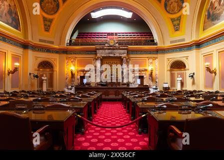 St. Paul, Minnesota - USA - 14. August 2024: Innenraum der Senatskammer von Minnesota im State Capitol Building in St. Paul, Minnesota Stockfoto