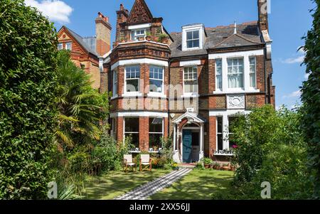 Ein Mid Summer Flower Garden in London, Großbritannien Stockfoto