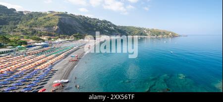 Panoramablick ao San Nicola Arcella Strand in Kalabrien, Italien Stockfoto