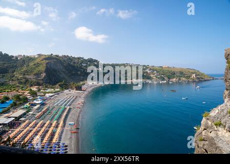 Panoramablick ao San Nicola Arcella Strand in Kalabrien, Italien Stockfoto