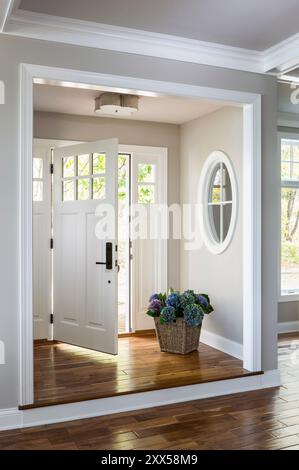 Wunderschöner Eingangsbereich im Inneren des Hauses Stockfoto