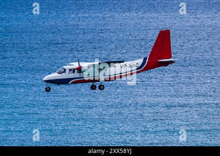 Princess Juliana Airport 9-4-2007 Simpson Bay Saint Martin Anguilla Air Services Britten Norman BN-2 VP-AAC bei Anflug über Maho Beach in Princess Stockfoto