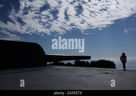 Vickers Kanone bei der C-1 Batería de costa de Castillitos (Küstenartillerie), Cabo Tiñoso, Cartagena, Spanien. Stockfoto