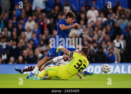 Marc Guiu von Chelsea versucht, Servette-Torhüter Jeremy Frick in der Play-off-Runde der UEFA Europa Conference League zu besiegen. Bilddatum: Donnerstag, 22. August 2024. Stockfoto