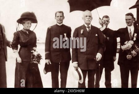 Mr. & Mrs. Henry Morrison Flagler und offizielle Partei bei der Ankunft des ersten Overseas Railway-Zuges in Key West, Florida, im Januar 1912. (USA) Stockfoto