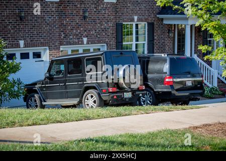 Josteins Florida-registrierter Mercedes Gelandewagen står parkert utenfor et av husene Alevo kjøpte i boligfeltet Laurel Park rett ved Philip Morris-fabrikken der Alevo holdt til. Stockfoto