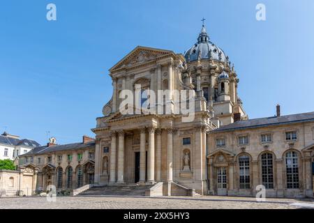 Außenansicht der katholischen Kirche Notre-Dame du Val-de-Grâce, die im 17. Jahrhundert im Barockstil erbaut wurde und als historisches Denkmal steht Stockfoto