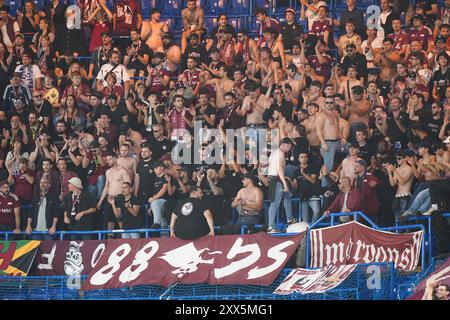 Servette-Fans in den Tribünen während der Play-off-Runde der UEFA Europa Conference League, dem ersten Legspiel in Stamford Bridge, London. Bilddatum: Donnerstag, 22. August 2024. Stockfoto