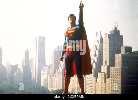 ERSCHEINUNGSDATUM: 1. November 2024: Dokumentarfilm. TITEL: Super/man: The Christopher Reeve Story. STUDIO: Passion Pictures. REGIE: Ian Bonhote, Peter Ettedgui PLOT: Reeves Aufstieg zum Filmstar folgt mit einem fast tödlichen Reitunfall im Jahr 1995, bei dem er vom Hals nach unten gelähmt wurde. Danach wurde er Aktivist für Rückenmarksverletzungen und Behindertenrechte. DIE HAUPTROLLE: CHRISTOPHER REEVE, 1978. (Credit Image: © Passion Pictures/Entertainment Pictures/ZUMAPRESS.com) NUR REDAKTIONELLE VERWENDUNG! Nicht für kommerzielle ZWECKE! Stockfoto