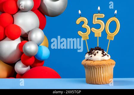 Geburtstagskarte mit Ballons - Kerzennummer 350 Stockfoto