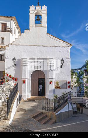 Casares, Malaga, Andalusien, Spanien. Mai 2023. Die San Sebastian Pfarrkirche in Casares. Stockfoto