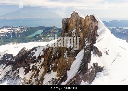 Aus der Vogelperspektive des Mount Iliamna (oder Iliamna Volcano) in der Chigmit Mountain Range - Lake Clark National Park and Preserve, Alaska Stockfoto