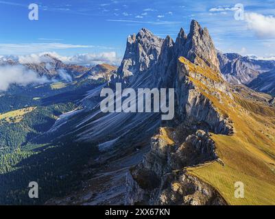 SAS Rigais und Furchetta Gipfel der Geisler Gruppe, Drohnenschuss, Gröden, Dolomiten, Autonome Provinz Bozen, Südtirol, Italien, Europa Stockfoto