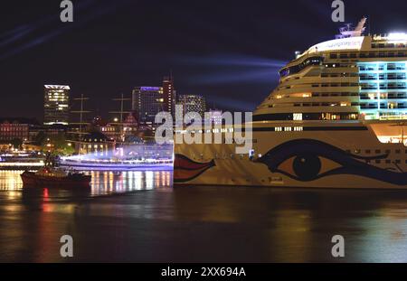 Deutschland, Hamburg, Hafen, St. Pauli, Kreuzfahrtschiff AIDAprima Stockfoto