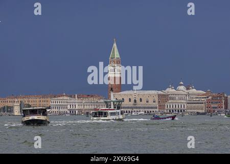 Stadtblick auf Venedig, Blick auf die Stadt vom Canale della Giudecca. Markusplatz, Markusdom, Markusdom, Markusdom, Markusdom, ca. Stockfoto