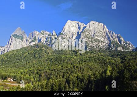 Die Langkofergruppe ist ein Gebirgszug in den westlichen Dolomiten in Südtirol, Italien, Europa Stockfoto