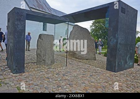 Geschnitzte Runensteine, 10. Jahrhundert, Weltkulturerbe, Jelling Stones, Jelling, Jütland, Dänemark, Skandinavien, Europa Stockfoto