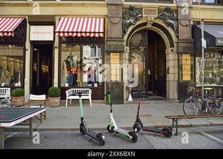 Europa, Deutschland, Hamburg, Stadt, Altstadt, Nikolai Quarter, Fußgängerzone, Modehaus Anton Meyer, Tischtennisplatte im Vordergrund, Europa Stockfoto