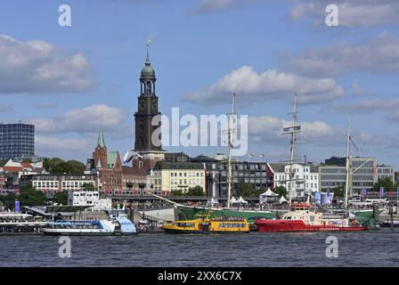 Europa, Deutschland, Hansestadt Hamburg, Elbe, Blick über die Elbe nach Michel und Baumwall, Windjammer Rickmer Rickmers, Europa Stockfoto